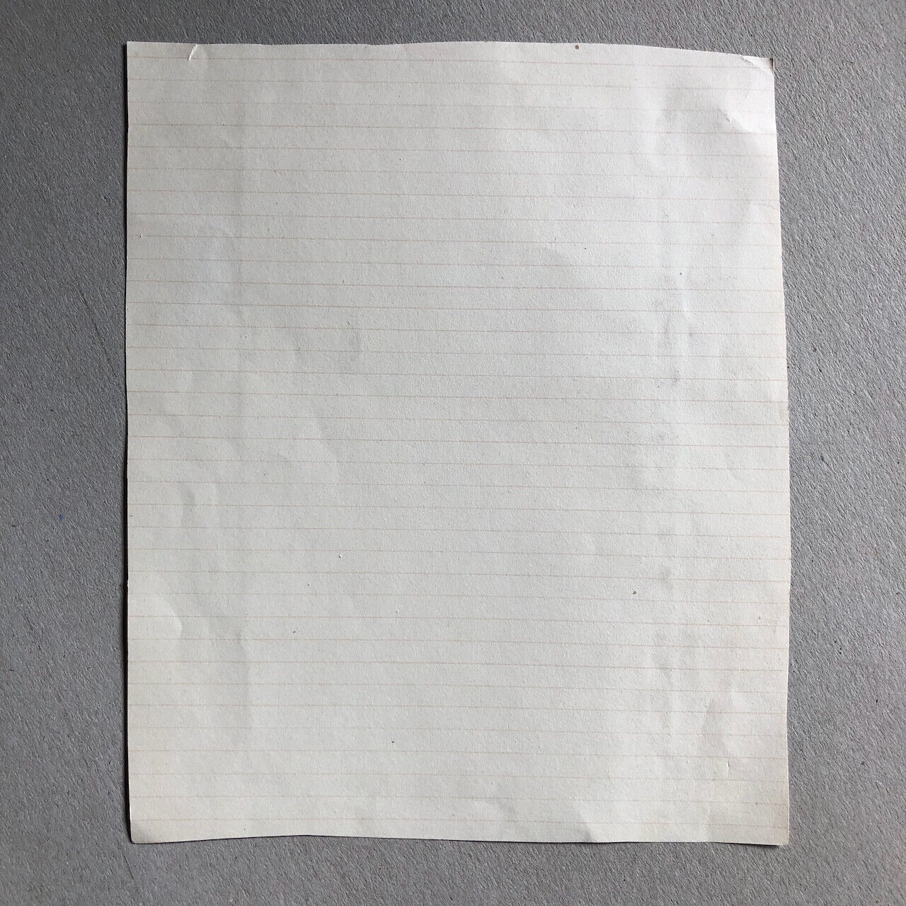 Mercedes de Prieto — portrait de femme — dessin au fusain signé en bas à droite.