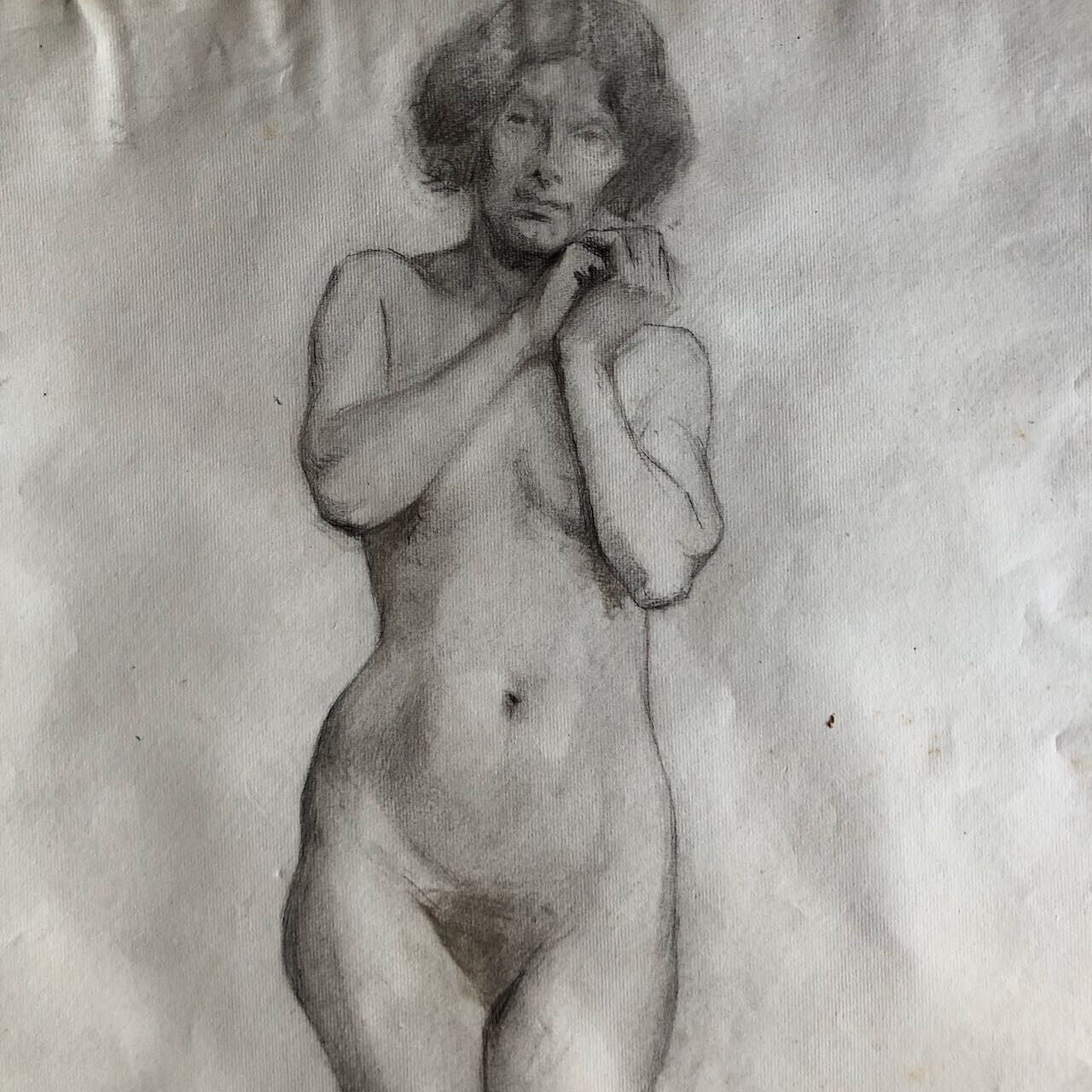 Grand nu féminin aux mains jointes — fusain sur papier — 62 x 47,5 cm. — c. 1890