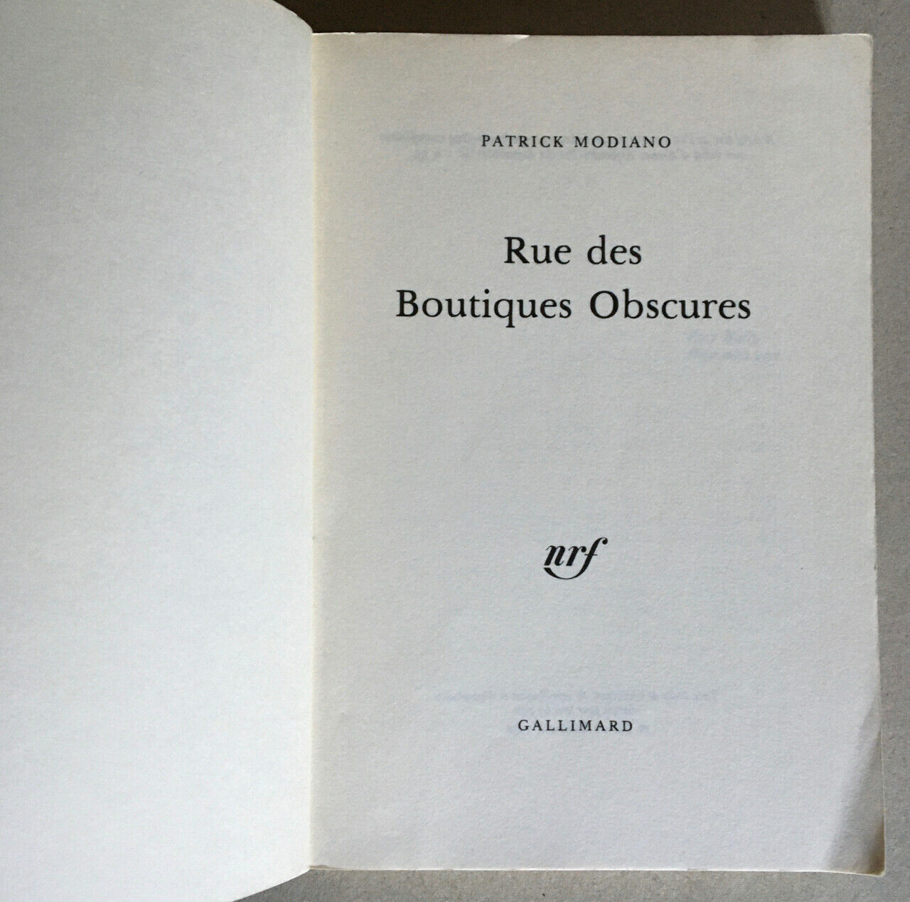 Patrick Modiano — Rue des boutiques obscures — É.O. — Gallimard — 20.07.1978.