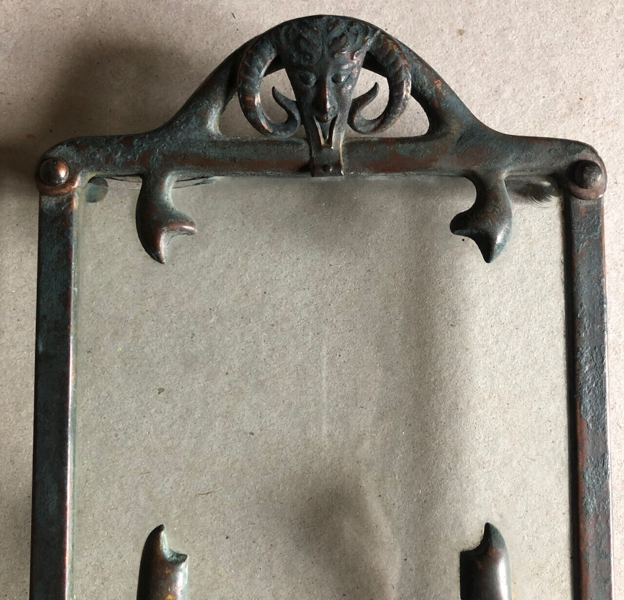 Plateau à courrier aux faunes — laiton pati & verre — travail allemand — c. 1920