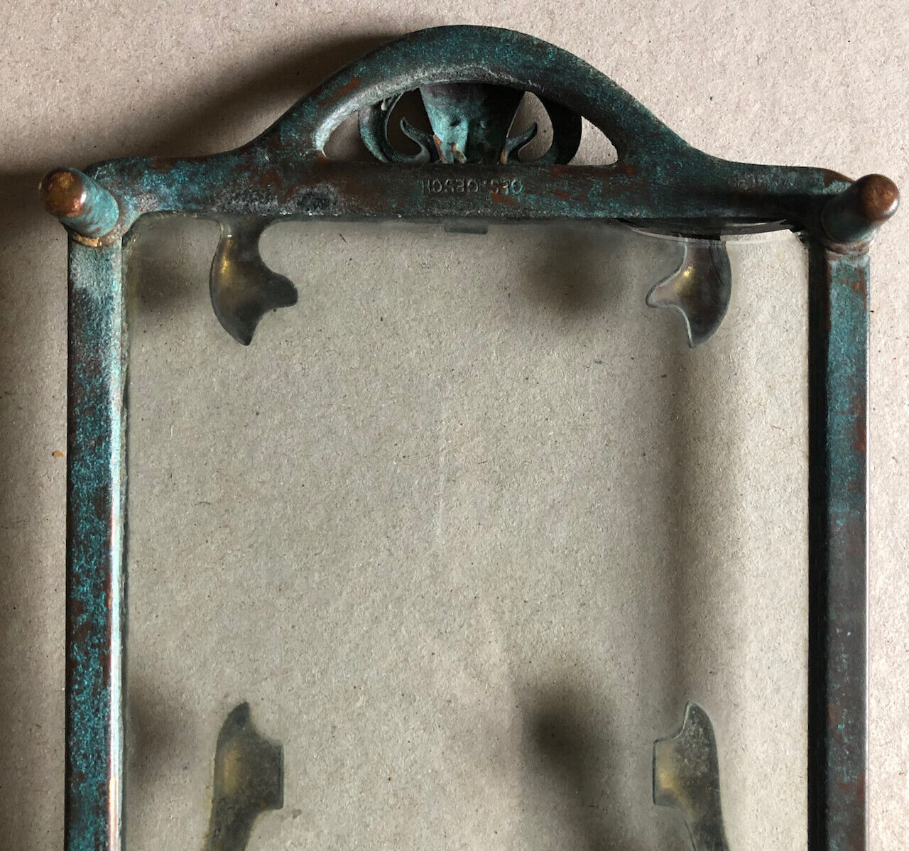 Plateau à courrier aux faunes — laiton pati & verre — travail allemand — c. 1920