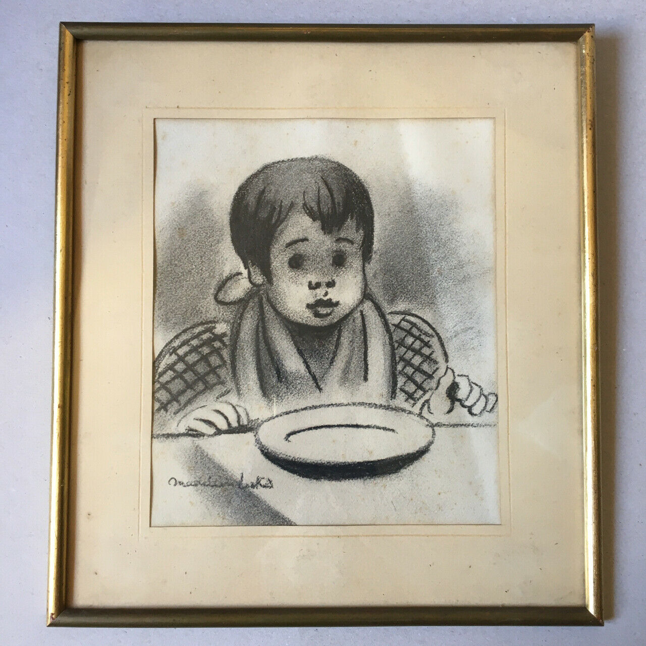 Madeleine Luka — Enfant attablé — fusain sur papier signé en bas à gauche.