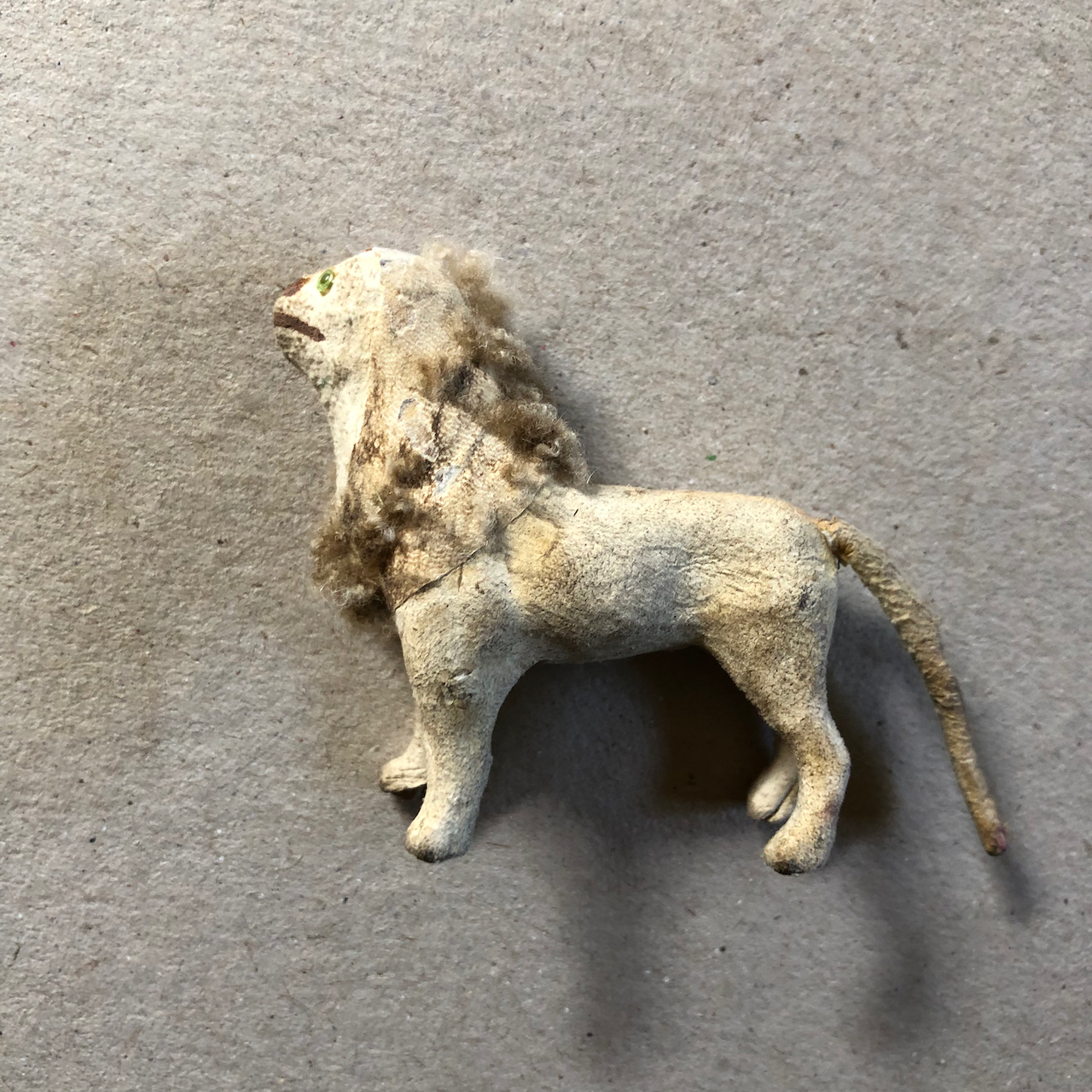Ménagerie Napoléon III - Jouets : Animaux miniatures en bois et cuir en boîte.