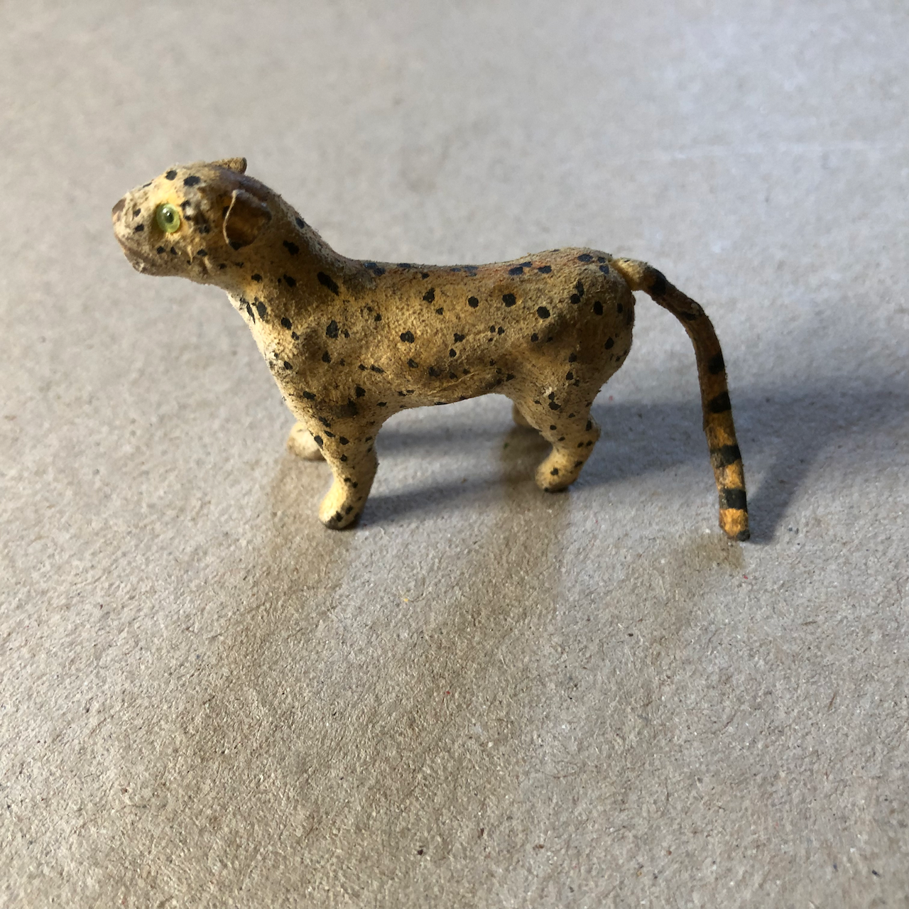 Ménagerie Napoléon III - Jouets : Animaux miniatures en bois et cuir en boîte.