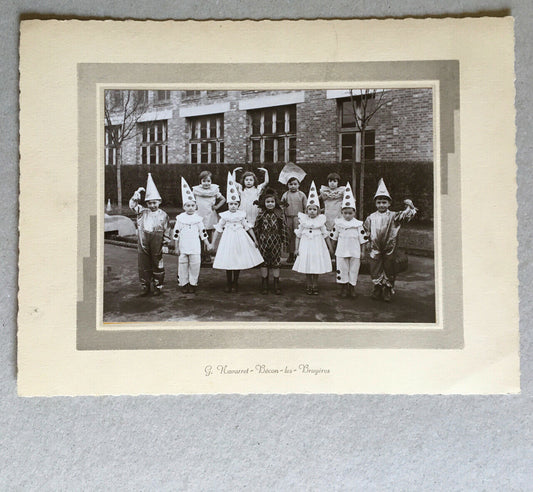 G. Navarret — children dressed up in costumes — silver print — La Courneuve 1939