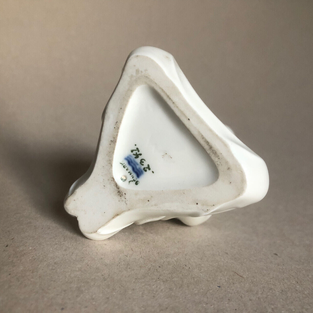 Royal Copenhague — Chinois fumant une pipe — sculpture en porcelaine numérotée