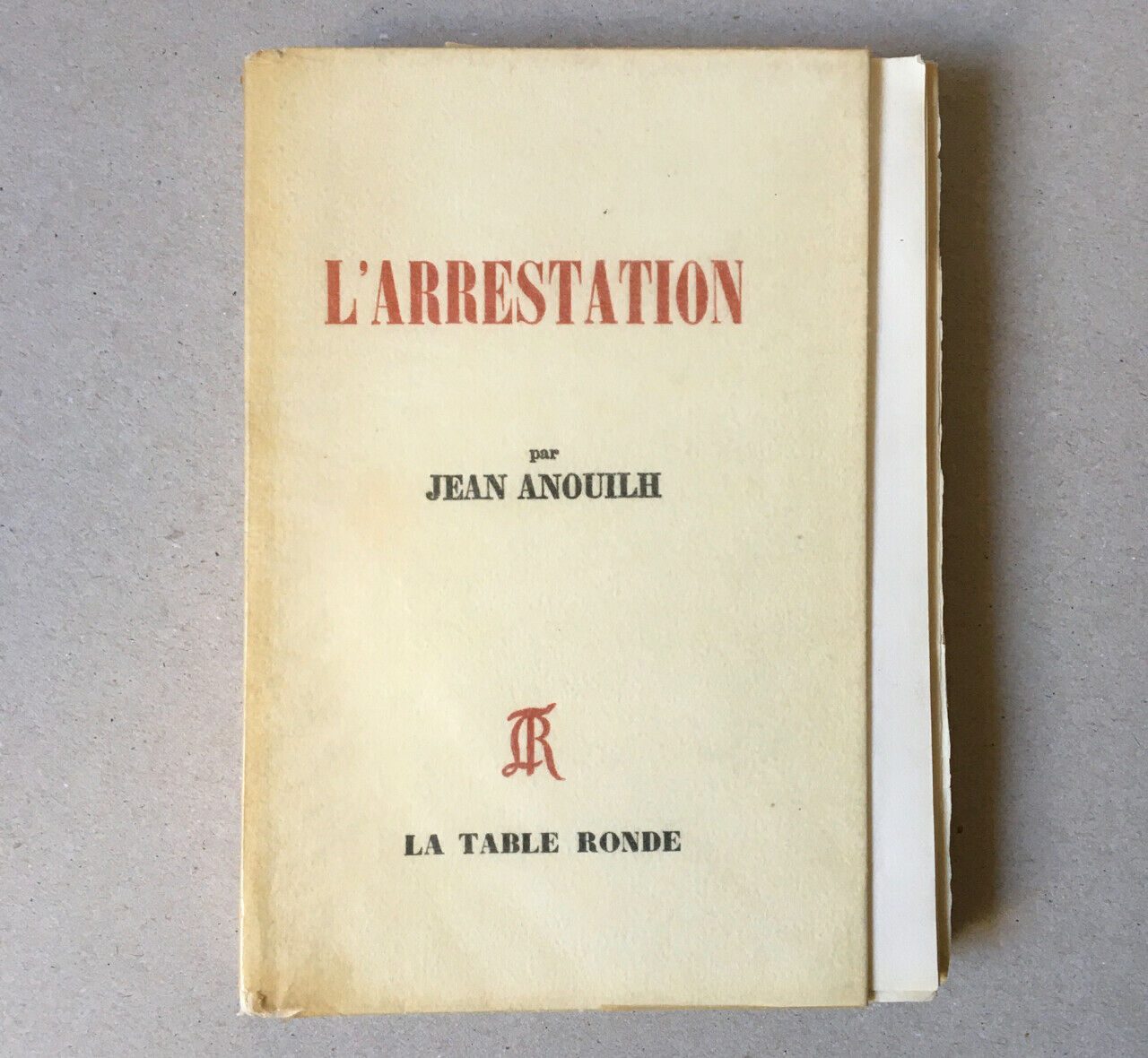 Jean Anouilh — L'Arrestation — É.O. sur Hollande n°/ 77 — La Table ronde — 1975.