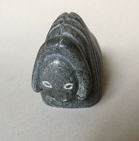INUIT ESKIMO ESKIMO - SIGNED ANIMAL SCULPTURE UNDER THE BASE 18x10x8.5 cm.