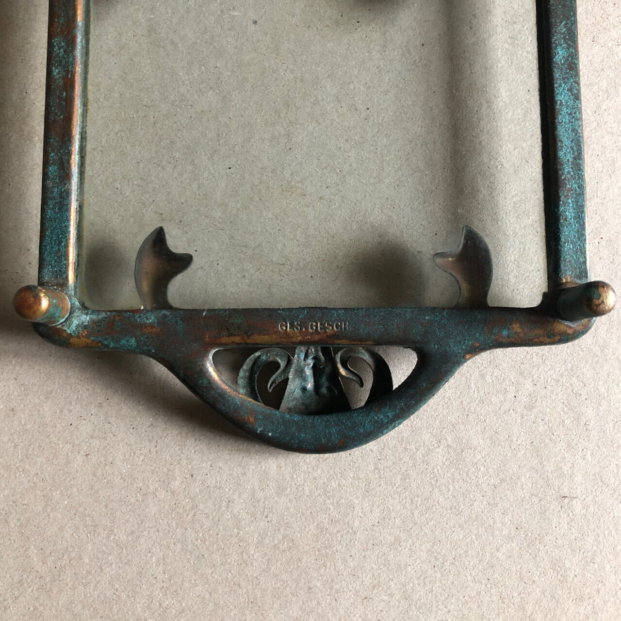 Plateau à courrier aux faunes — laiton pati & verre — travail allemand — c. 1920