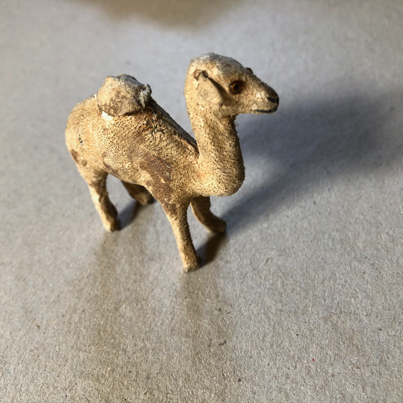 Ménagerie Napoléon III - Jouets : Animaux miniatures en bois et cuir en boîte.