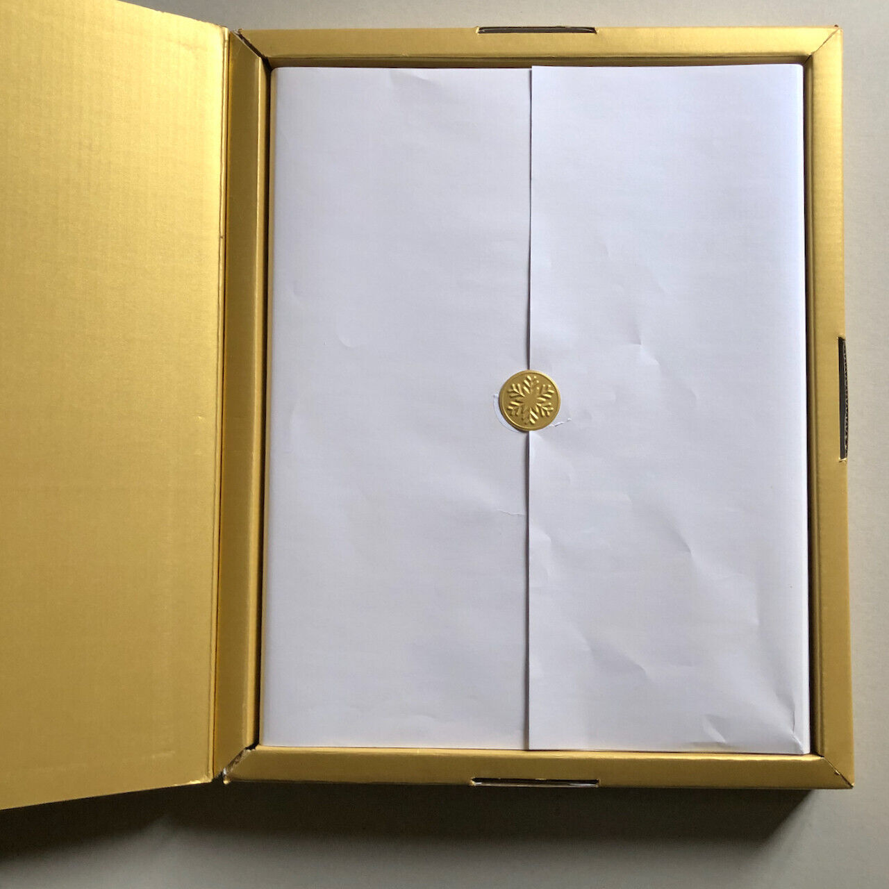 Louis Vuitton — calendrier de l 'Avent Vivienne 2022 — 24 décorations de noël .