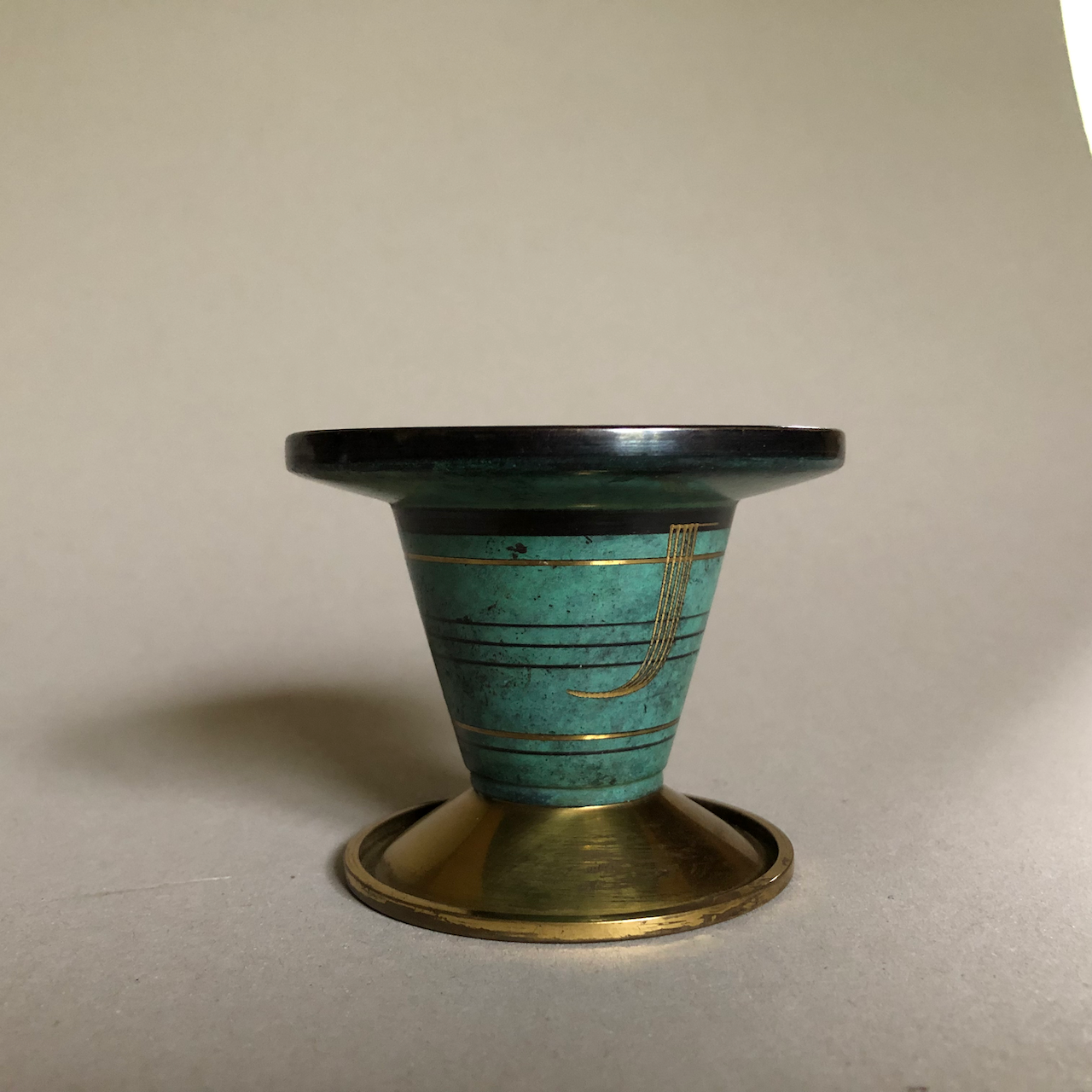 Bougeoir en laiton émaillé — WMF Ikora — 6,5 x 8 cm.