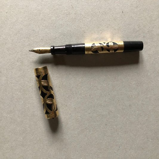 Stylo plume a pompe américain Morrison — plaqué or 18 cts. — circa 1930.