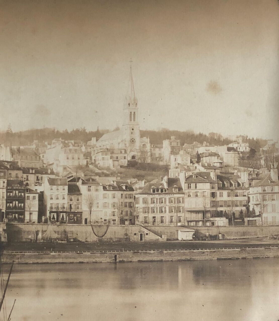 Anonyme — Vue de Saint-Cloud prise des rives de la Seine à Boulogne — circa 1860