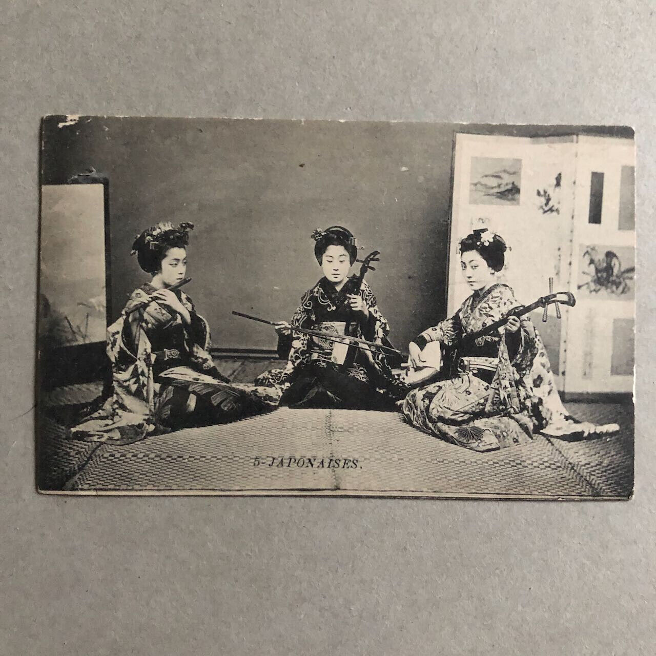 Japon — japonaises jouant de la musique — Photoypie Royer à Étampes — circa 1910