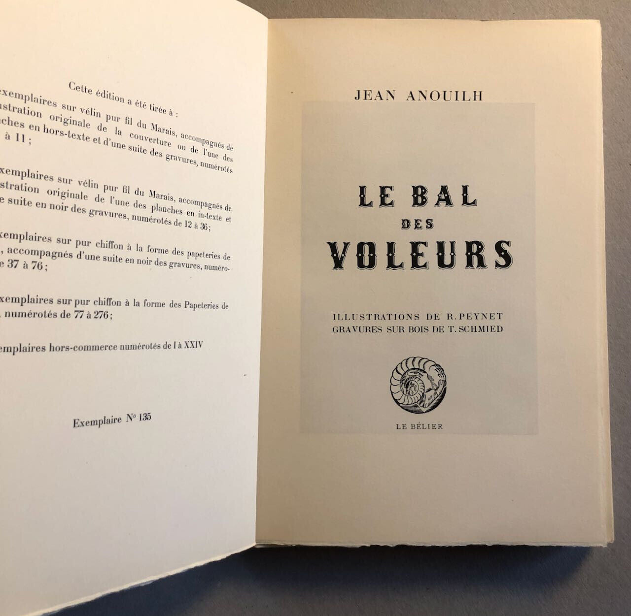 Jean Anouilh — Le Bal des voleurs — illustrations de Peynet — Le Bélier — 1952.