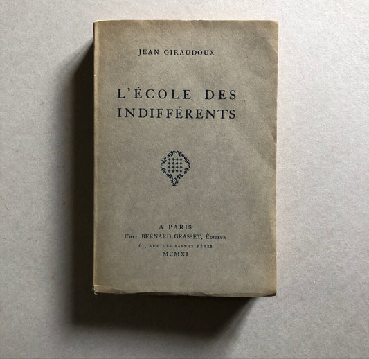 Jean Giraudoux — L'École des indifférents — É.O. ex. d'éditeur — Grasset — 1975.