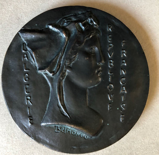 Paul Belmondo — Algérie République française / Ifrkia — bronze patiné — 1962.