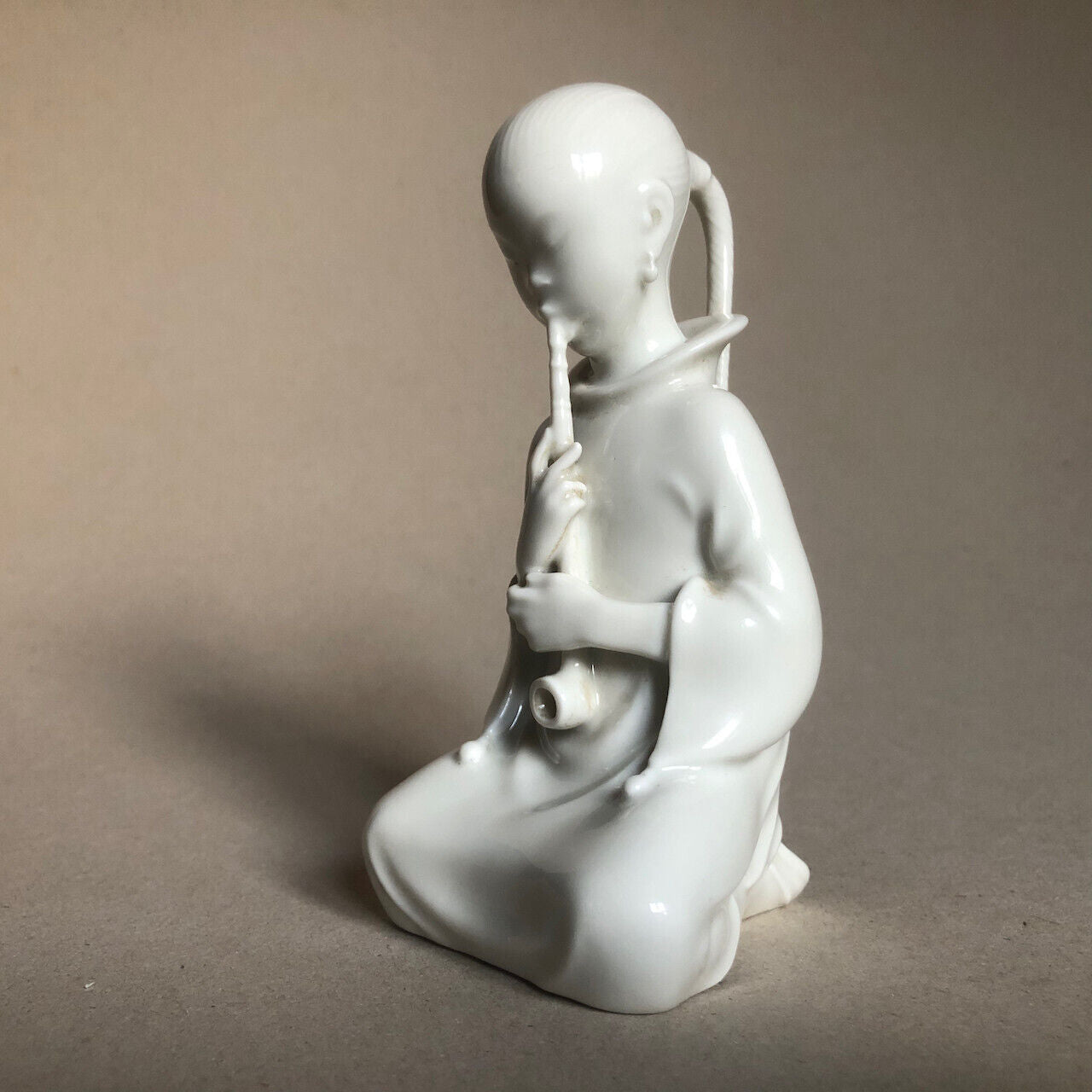 Royal Copenhague — Chinois fumant une pipe — sculpture en porcelaine numérotée