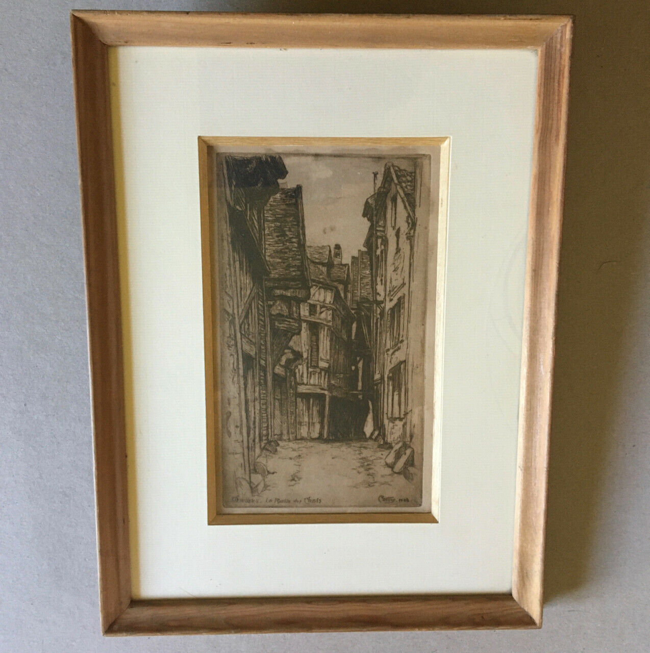 Vallois — Troyes - La Ruelle des chats — etching signed in the plate — 1928