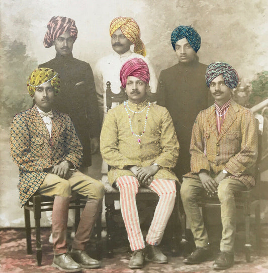 Photographie réhaussée — dignitaires indiens — 15x19 cm. — signée et datée 1903.