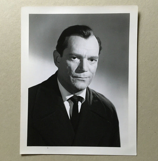 Eddie Constantine — large format portrait — silver print — 24 x 30.5 cm.