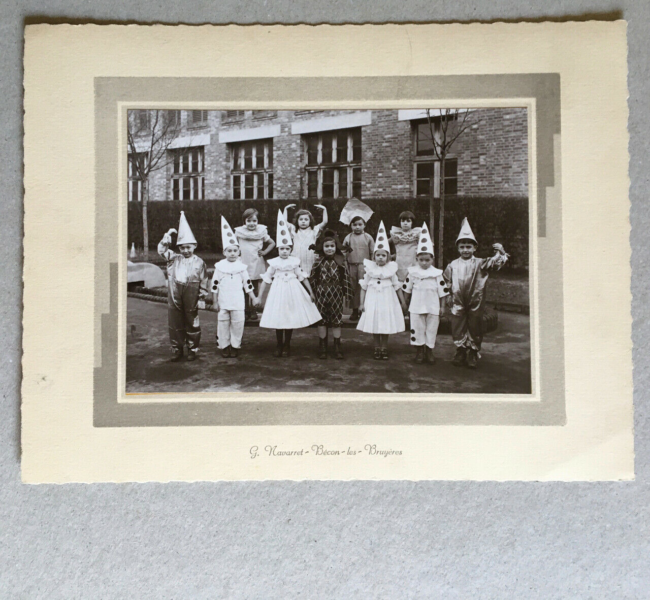 G. Navarret — enfants déguisés costume —  tirage argentique — La  Courneuve 1939