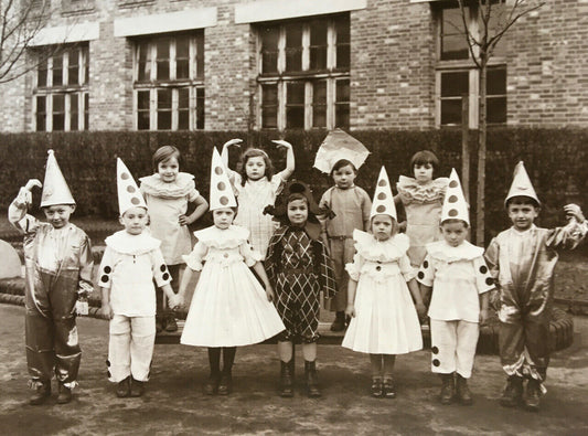 G. Navarret — children dressed up in costumes — silver print — La Courneuve 1939