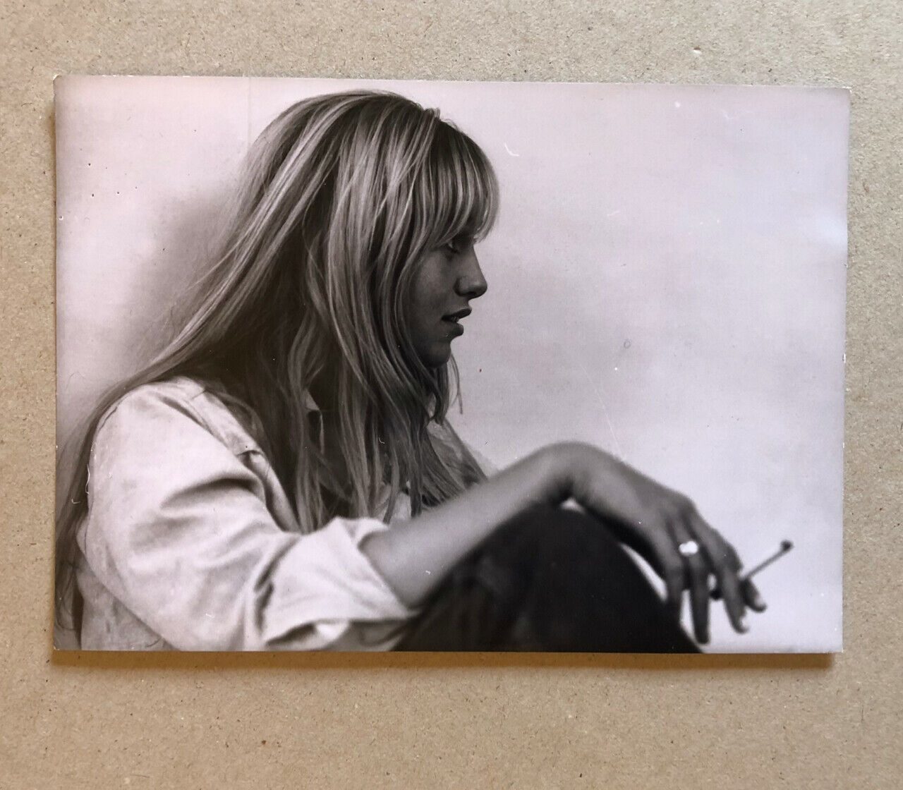 Susan George par Brian Aris — tirage argentique original — 12 x 16,5 cm. — 1971.