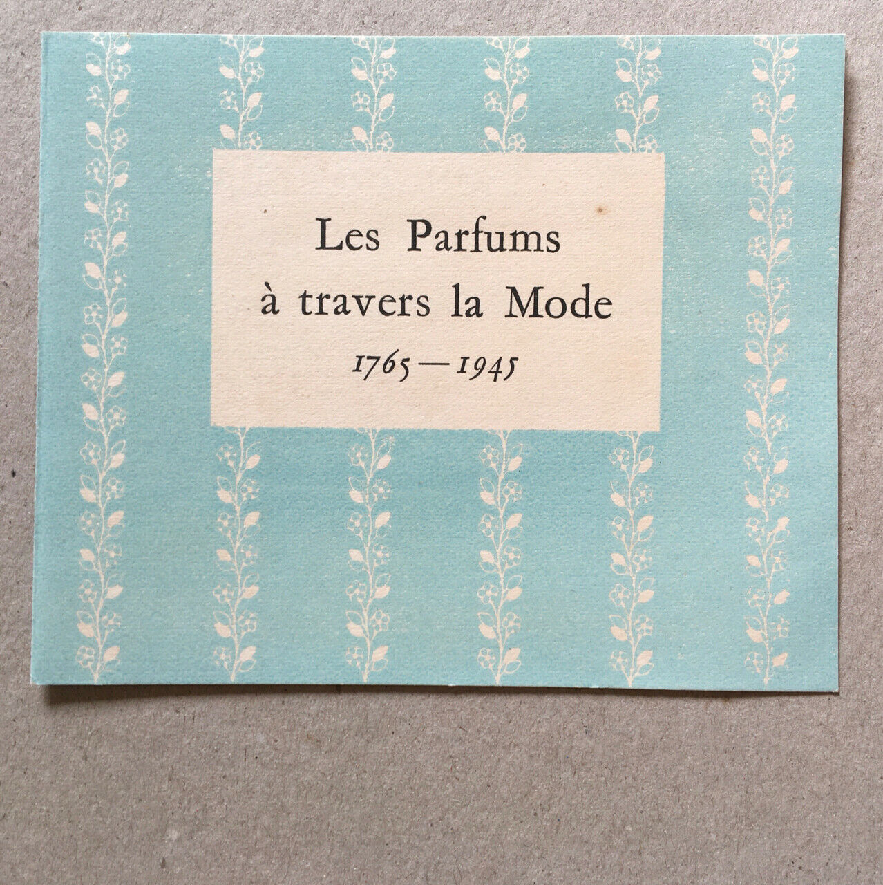 Marcel Rochas — Femme — Les parfums à travers la mode 1765-1945 — invitation.