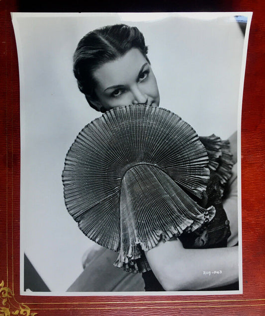 Éric Gray — Colette Marchand — Fan handle — silver print — 19.7 x 24.6