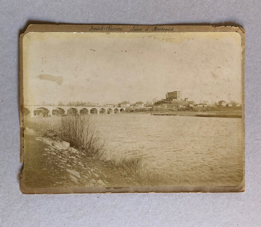 La Loire à Montrond — tirage sur papier albuminé — 16,5x23,3 cm. — XIXe siècle.