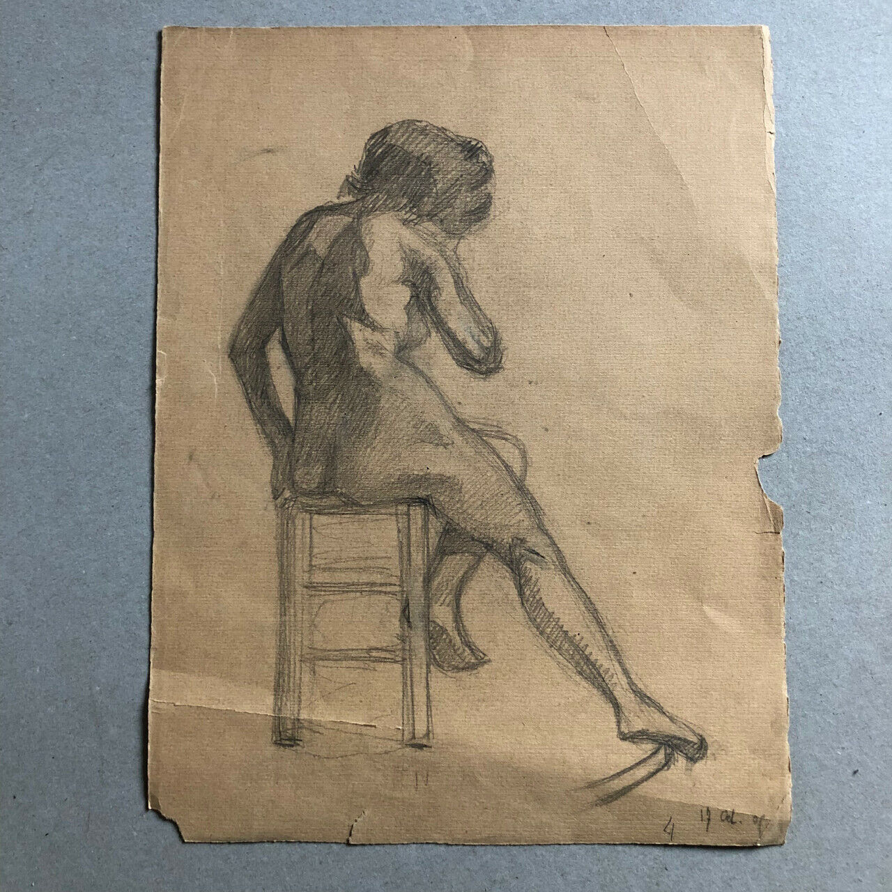 Anonyme — études de nu féminin — mine de plomb sur papier — 1905 — 32x25 cm